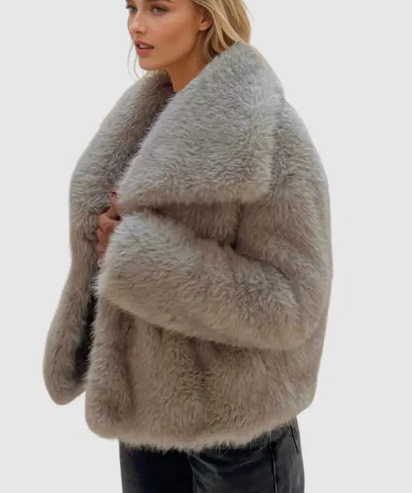 MACYLUXURIOUSFAUXFURJACKET-STYLISH_COZYANDTIMELESS2.jpg