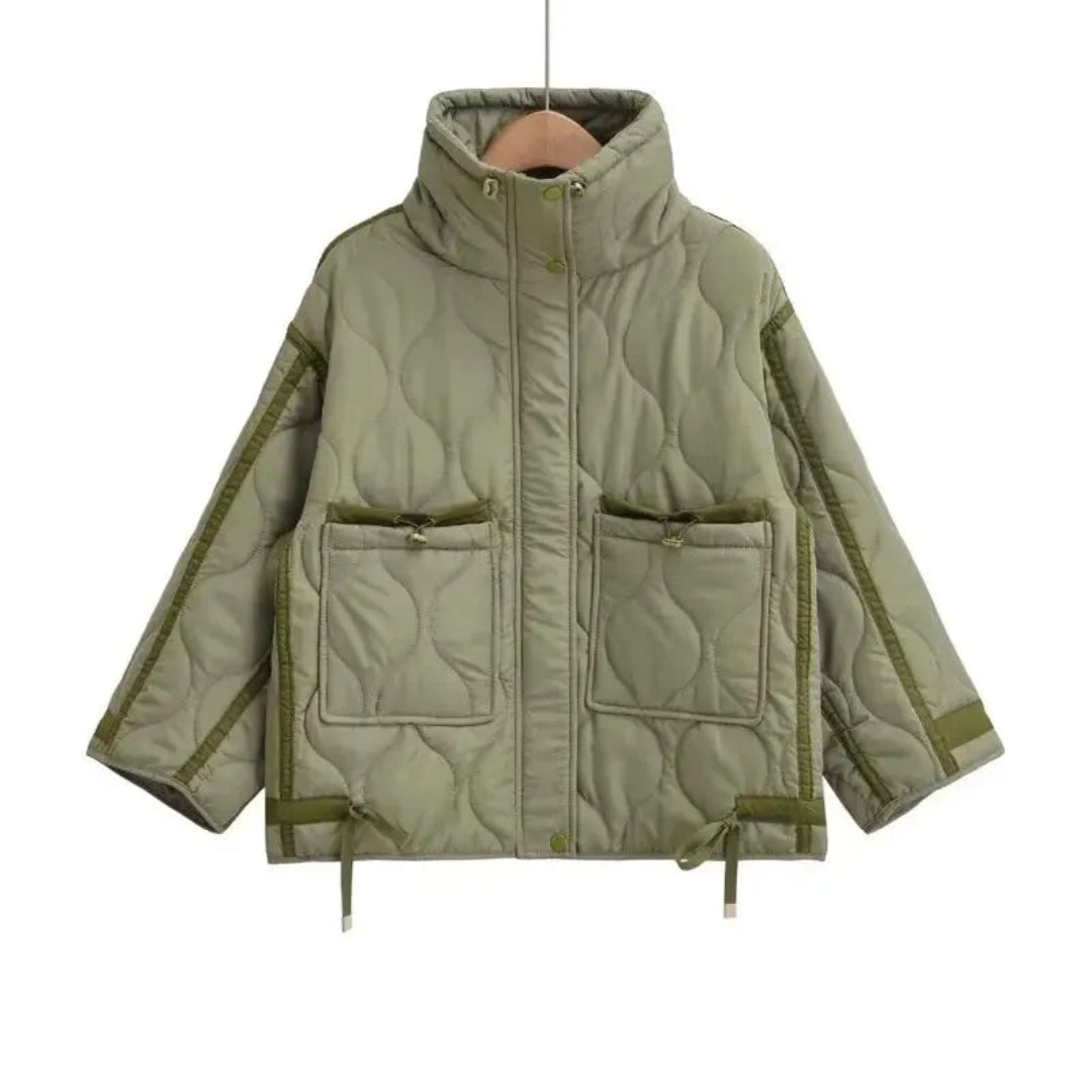 Moderne_Steppjacke_Damen_mit_Stehkragen_und_Wellenmuster__Bequeme_Pufferjacke_fur_kuhle_Tage_aus_100__Baumwolle_0.jpg