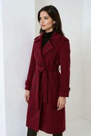 Lola dames winterjas – stijlvolle burgundy mantel met ceintuur en double-breasted design