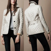 Gewatteerde damesjas met ruitstiksel – lichte quilted jas met isolatie