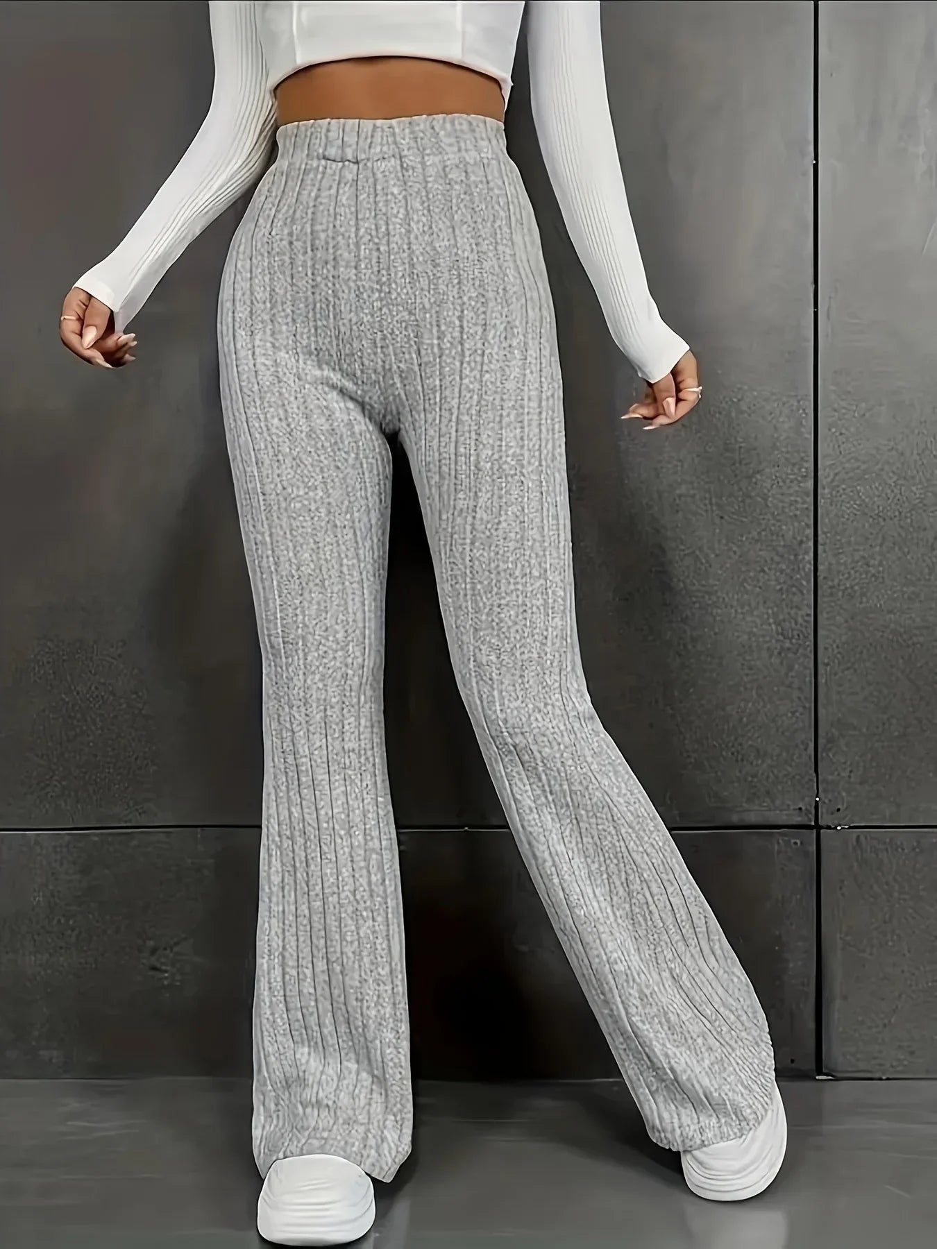 Dames broek – hoge taille slim fit met flared pijp & geribbelde stretchstof
