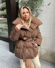 Gewatteerde pufferjas dames – korte getailleerde winterjas met ceintuur