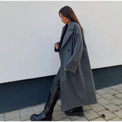 Lange dames jas wol – dubbel geknoopt & elegant voor herfst en winter