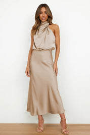 Amelie satijnen halterjurk dames – elegante midi-jurk met watervalhals