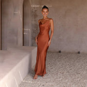 Elara satijnen maxi jurk dames – elegante avondjurk met lage rug & cowl hals