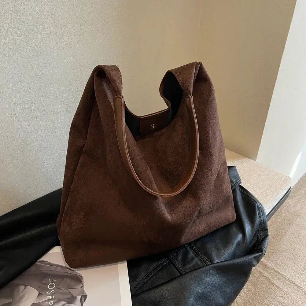 Elisa schoudertas dames – elegante suède tas in roestbruin