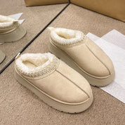 Warme dames pantoffels – camel instappers met fleecevoering & gebreide details