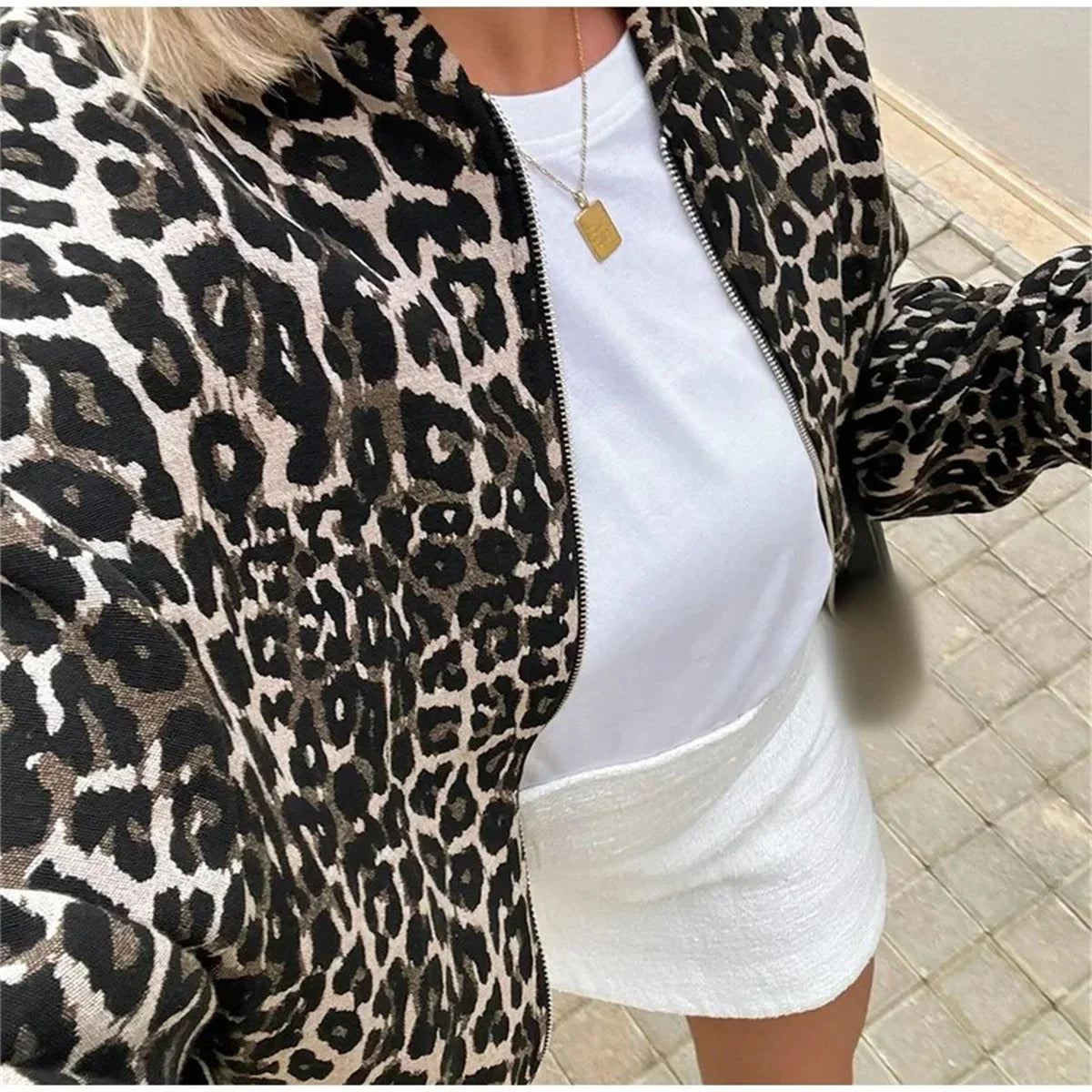 Leo dames bomberjas – trendy luipaardprint jas met ritssluiting en comfortabele pasvorm
