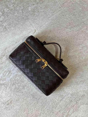 Gevlochten Crossbodytas – Compacte Tas met Luxe Uitstraling en Gouden Accenten