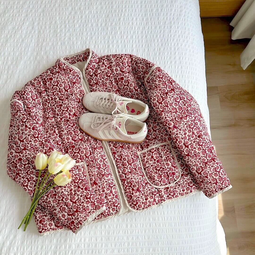 Stijlvolle Bloemenjas Dames – Lichtgewicht Quiltjas met Leliepatroon | Trendy & Comfortabel