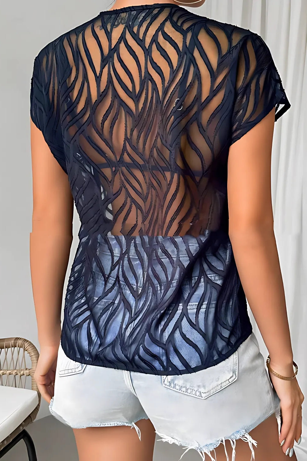 Millow dames T-shirt met V-hals en uitsneden – modern & stijlvol