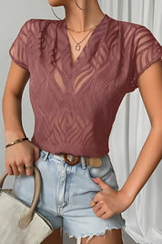 Millow dames T-shirt met V-hals en uitsneden – modern & stijlvol