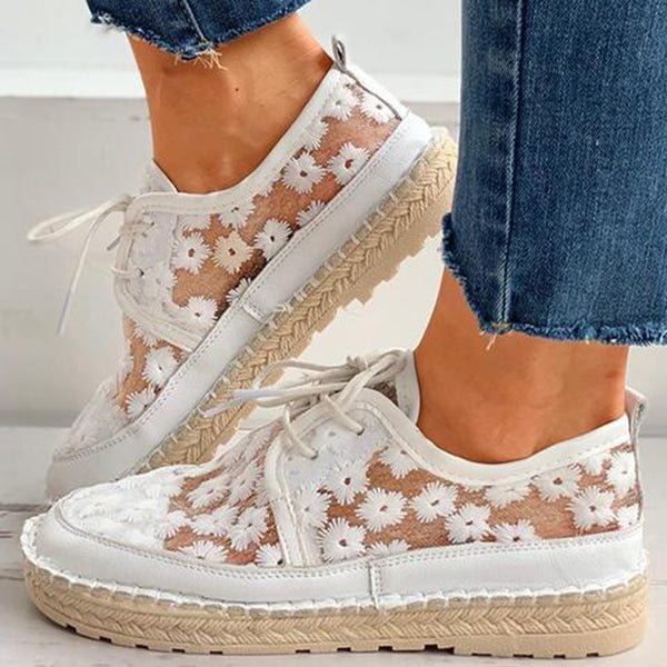 Dames casual schoenen – lichte veterschoenen met bloemenborduring