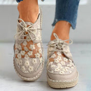 Dames casual schoenen – lichte veterschoenen met bloemenborduring