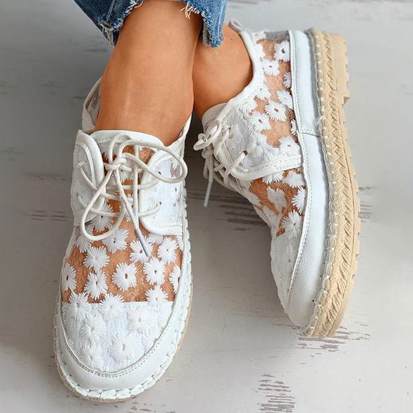 Dames casual schoenen – lichte veterschoenen met bloemenborduring