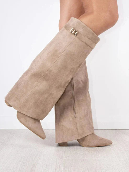 Zohra dames laarzen – hoge laarzen met flap en stevige blokhak van 8,5 cm