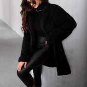 Oversized dames winterjas – zwarte fleecejas met brede revers en warme fit