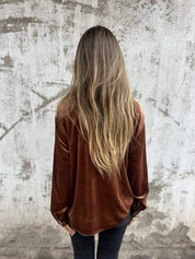 Fleur dames fluwelen overhemd – luxe blouse met zachte glans en elegante pasvorm