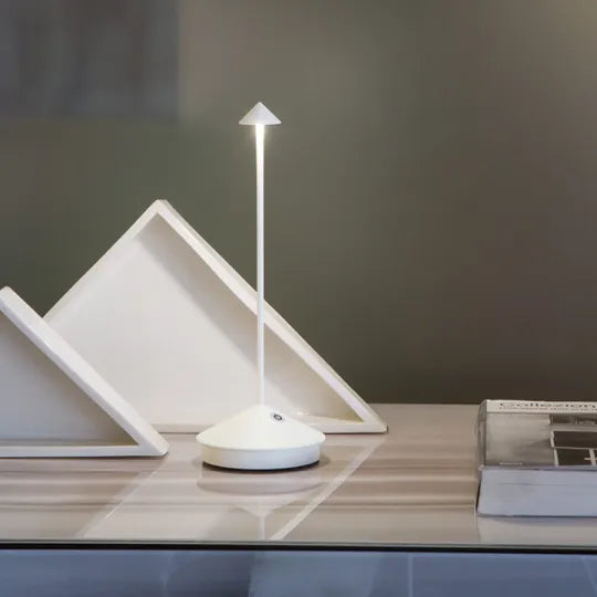 ClarityGlow – Draadloze LED Tafellamp | Dimbare Designlamp voor Binnen & Buiten