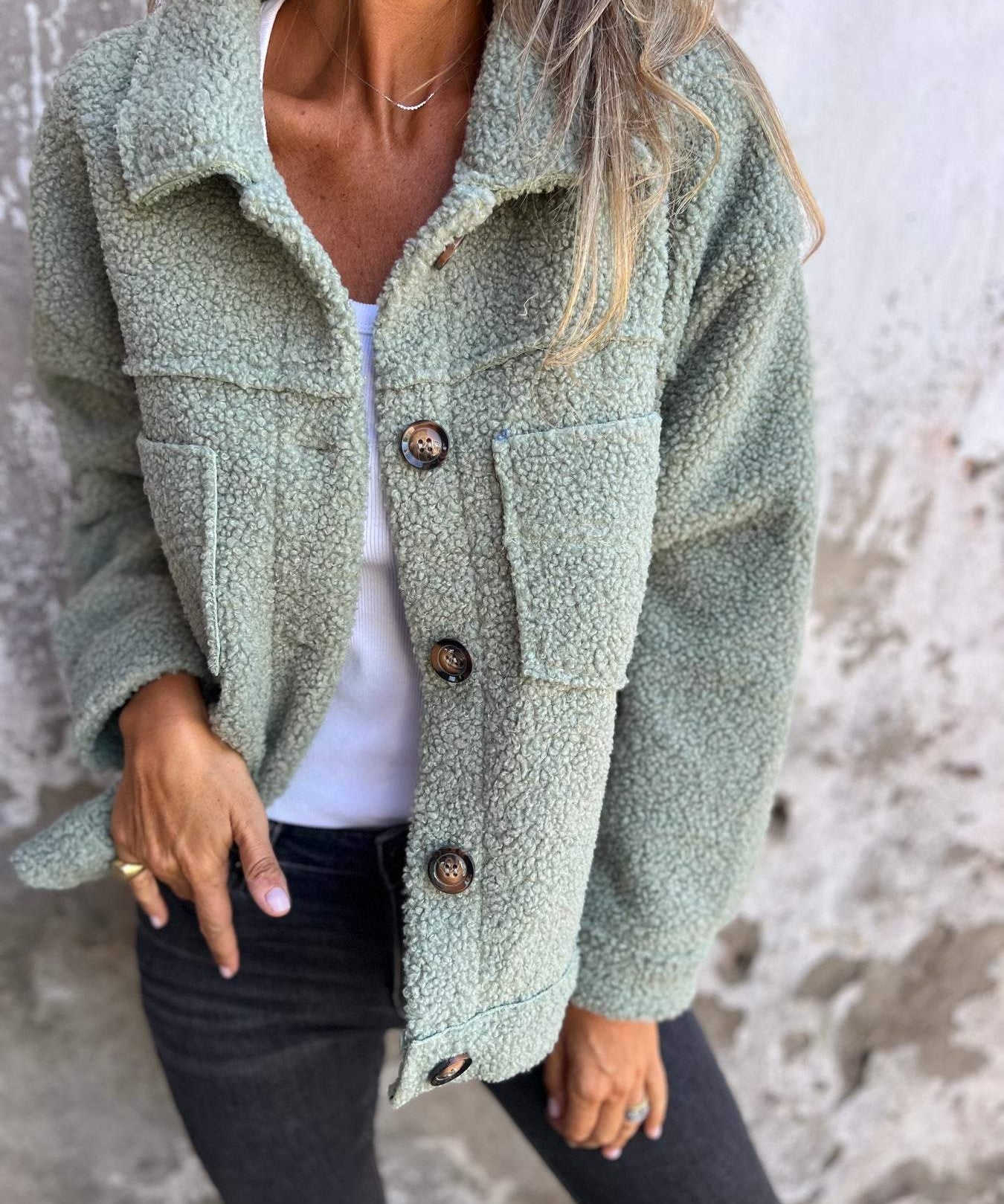 Mila Stijlvolle Herfstjas – Elegante en Warme Damesjas met Knopen