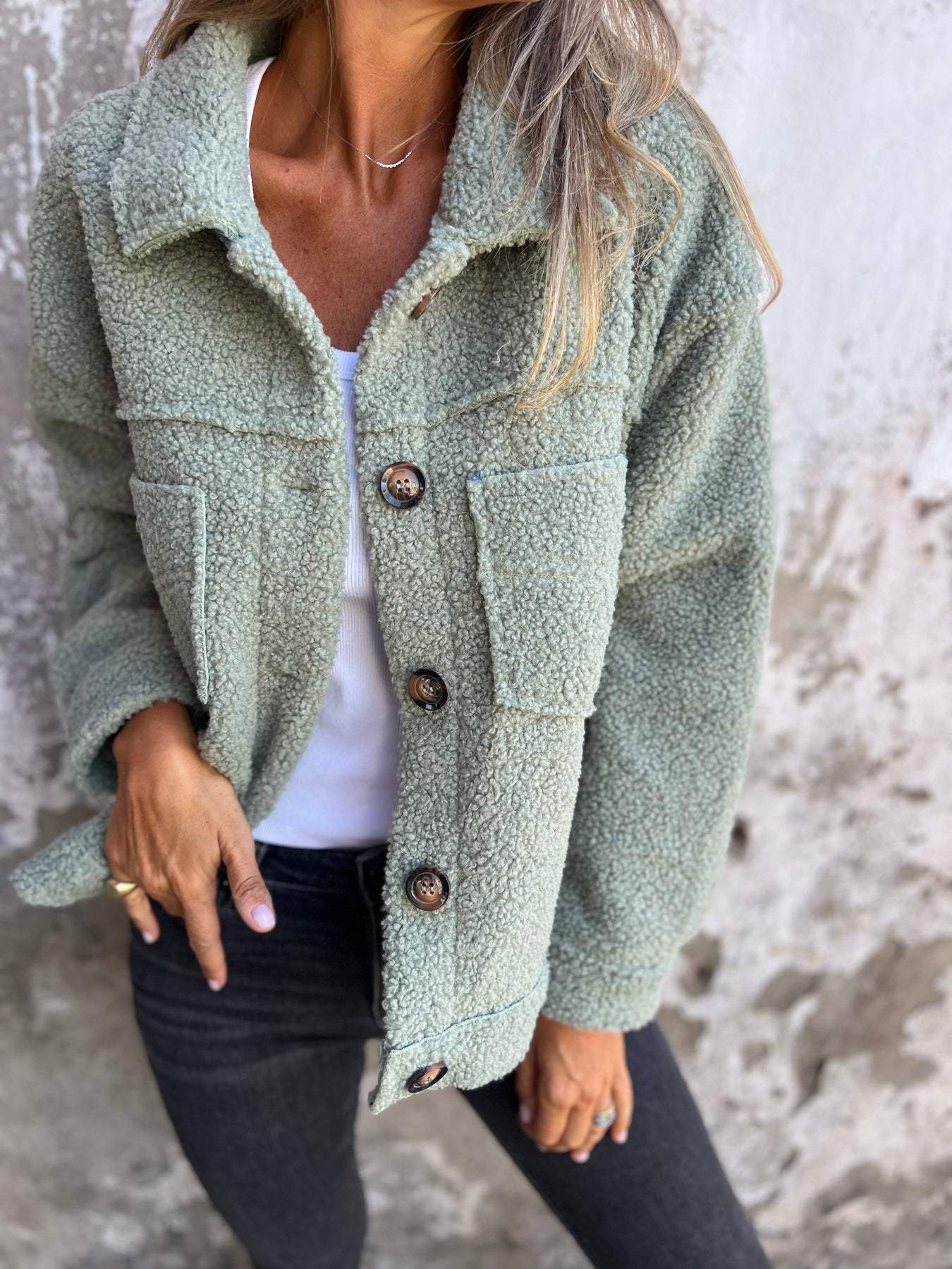 Mila Stijlvolle Herfstjas – Elegante en Warme Damesjas met Knopen