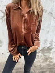 Fleur dames fluwelen overhemd – luxe blouse met zachte glans en elegante pasvorm