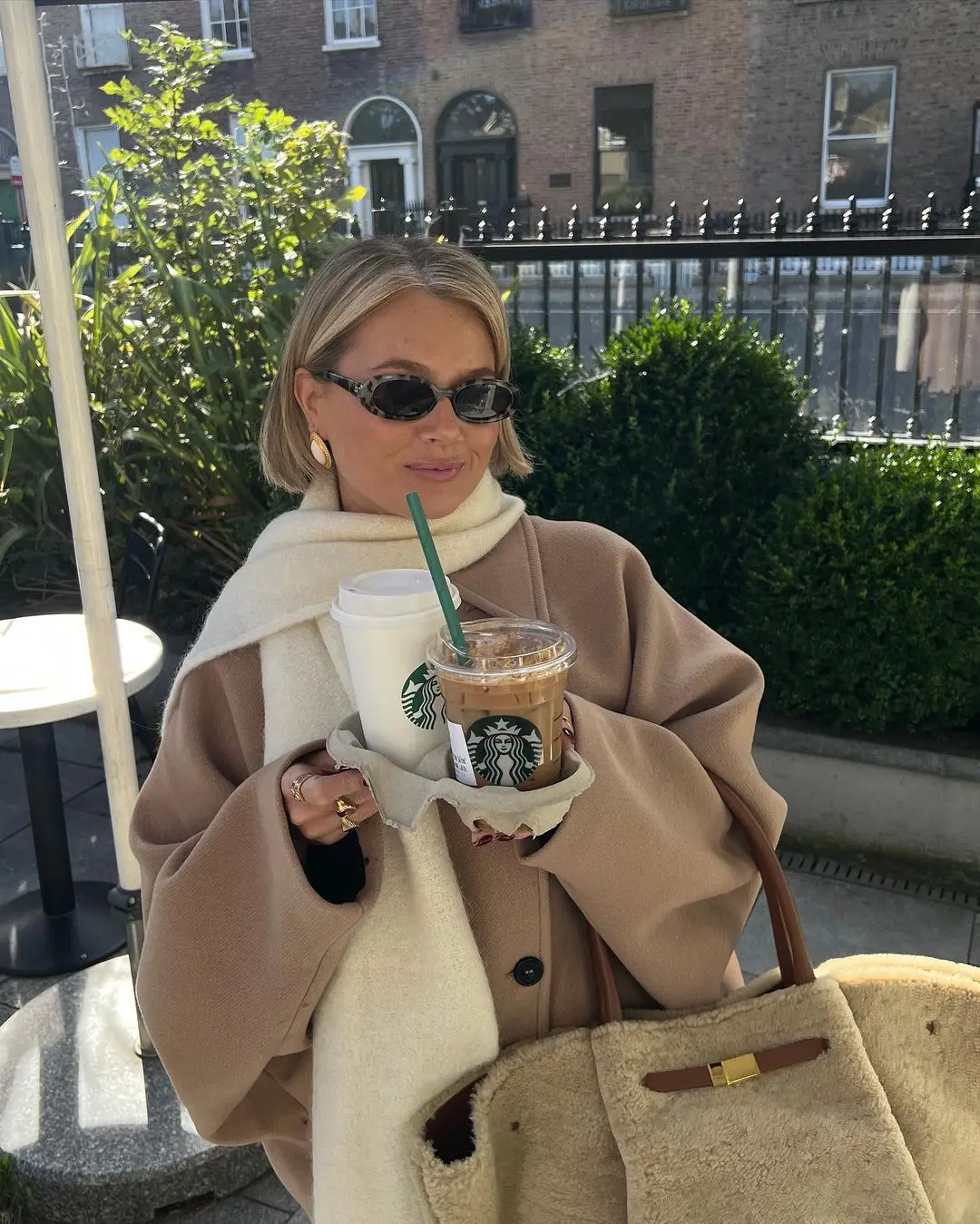 Olive oversized cropped trenchcoat dames – beige wollen jas met moderne twist