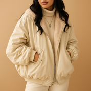 Korte winterjas dames met capuchon – Yara warme jas in zwart, blauw & wit