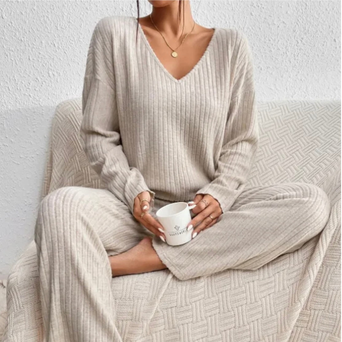 Evangeline tweedelig loungepak – comfortabel dames set met moderne pasvorm