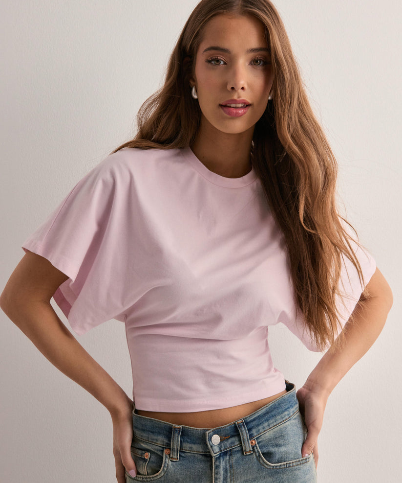 Amaya T-shirt Dames – Trendy Top met Wijde Mouwen & Getailleerde Pasvorm